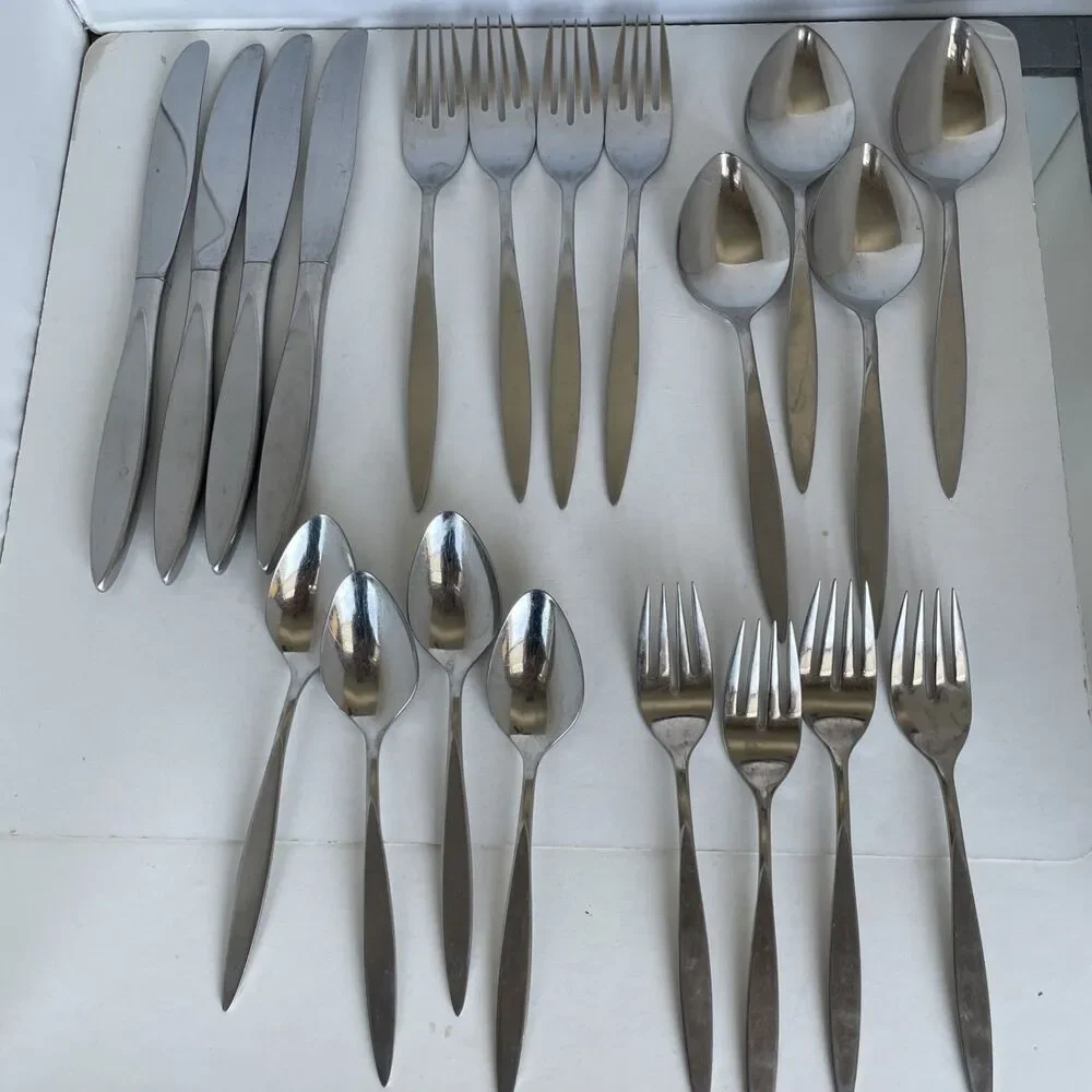 Vtg Oneida Deluxe Stainless Wintersong Flatware 20 Pieces Fork Spoon